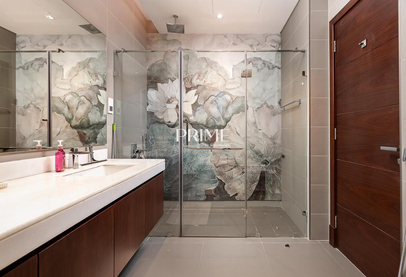 5BR Contemporary | Upgraded | Available photo 16