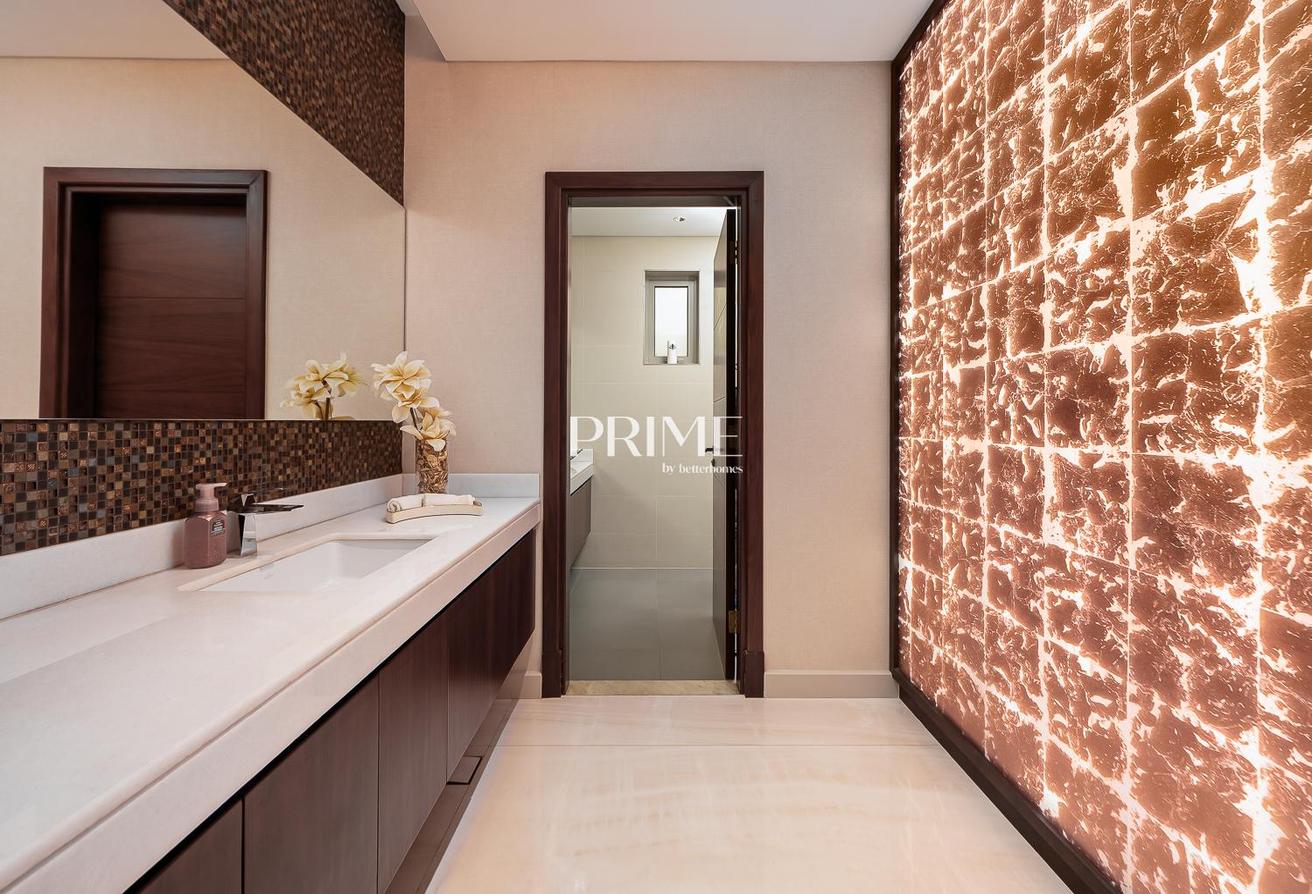 5BR Contemporary | Upgraded | Available photo 11