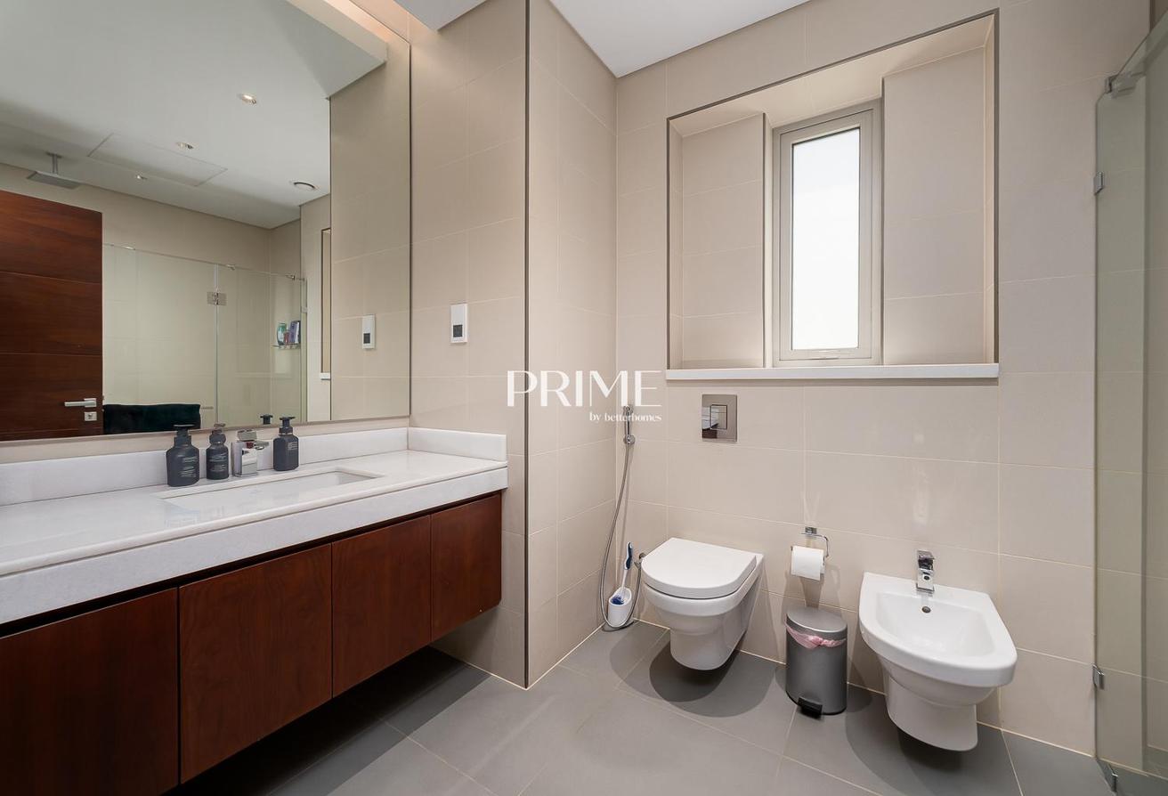 5BR Contemporary | Upgraded | Available photo 21
