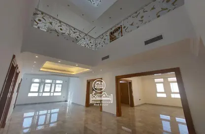 Villa - 7+ Bedrooms - 7+ Bathrooms for rent in Shakhbout City - Abu Dhabi
