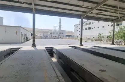 عمارة بالكامل - استوديو - 4 حمامات للايجار في المنطقة الصناعية رقم 17 - المنطقة الصناعية بالشارقة - الشارقة