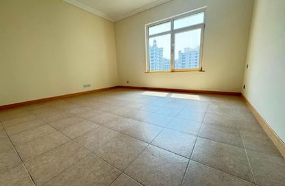 Apartment - 2 Bedrooms - 3 Bathrooms for rent in Al Haseer - Shoreline Apartments - Palm Jumeirah - Dubai