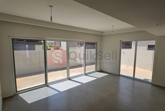 CORNER UNIT| READY TO MOVE | NEAR POOL/AMENITIES