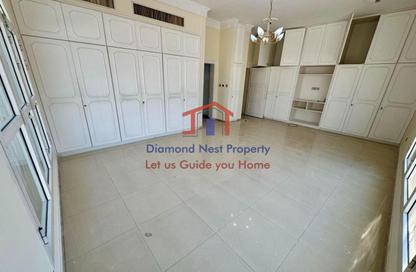 Villa - 5 - 6 for rent in Khalidiya Street - Al Khalidiya - Abu Dhabi