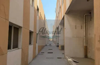 سكن عمال - استوديو - 8 حمامات للايجار في الجرف الصناعية 3 - الجرف الصناعية - عجمان