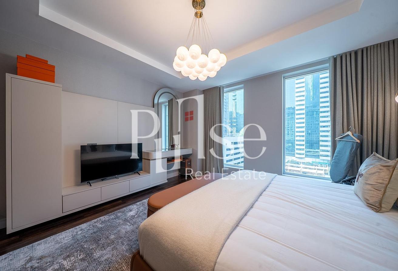 Spacious 2BR | Upgraded | Sheikh Zayed Road View photo 10