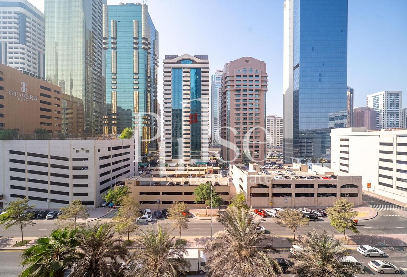 Spacious 2BR | Upgraded | Sheikh Zayed Road View photo 17