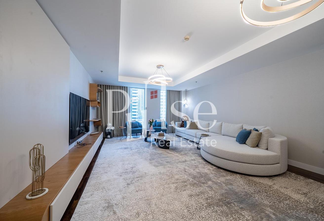 Spacious 2BR | Upgraded | Sheikh Zayed Road View photo 4