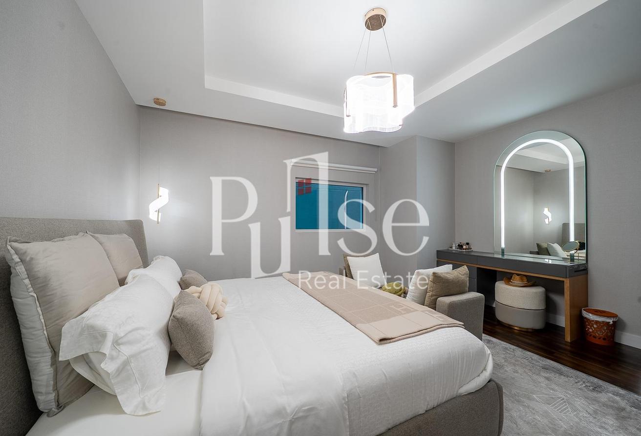 Spacious 2BR | Upgraded | Sheikh Zayed Road View photo 13