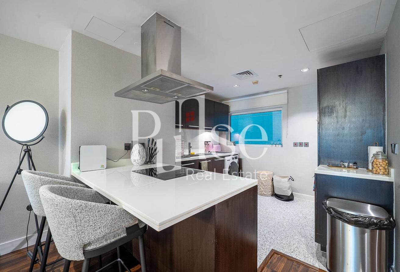 Spacious 2BR | Upgraded | Sheikh Zayed Road View photo 6