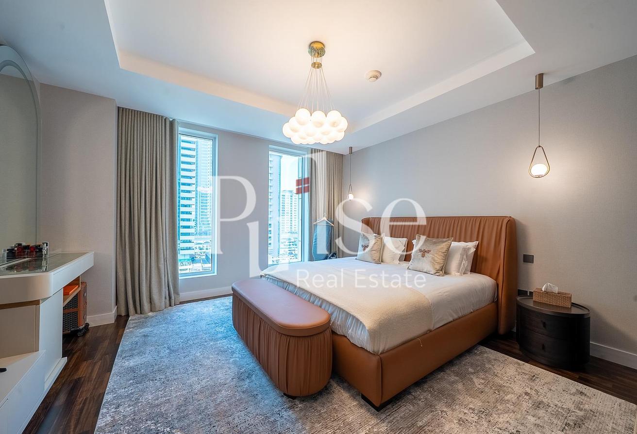 Spacious 2BR | Upgraded | Sheikh Zayed Road View photo 11