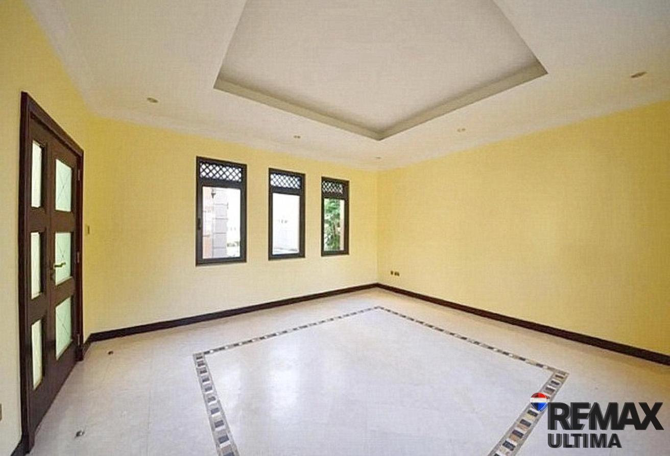 Luxury Redefined: Spacious Grand Foyer Garden Home photo 19
