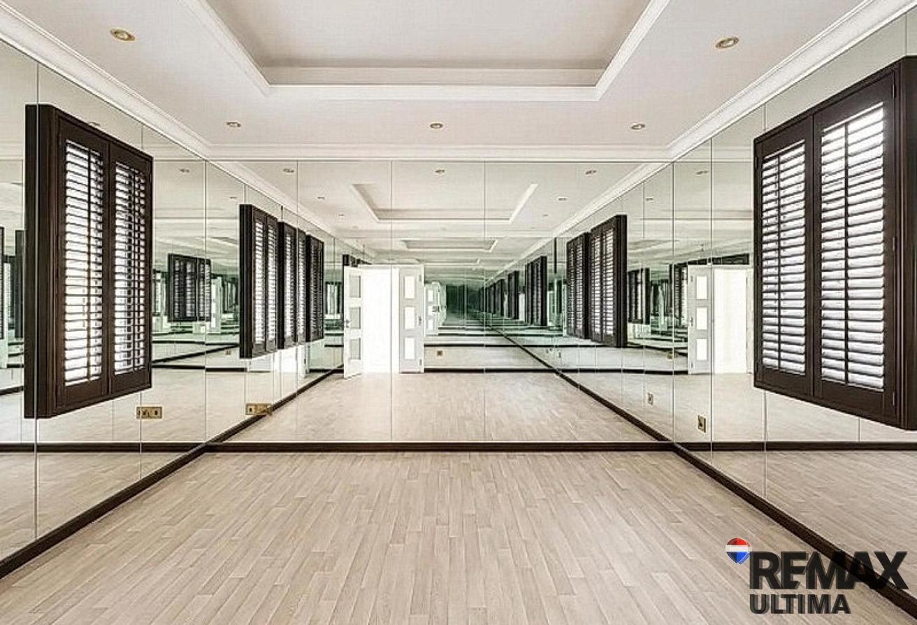 Luxury Redefined: Spacious Grand Foyer Garden Home photo 24
