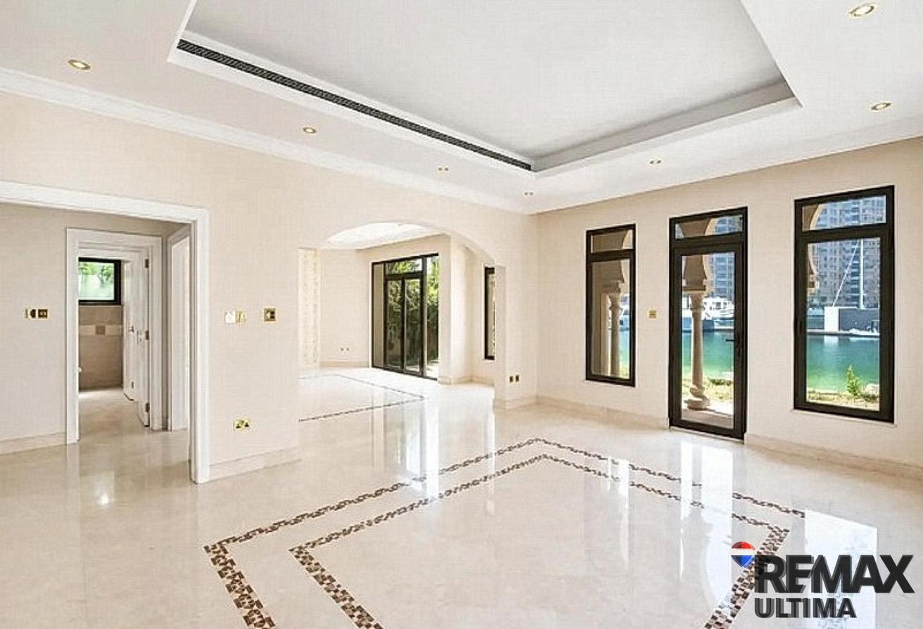 Luxury Redefined: Spacious Grand Foyer Garden Home photo 6