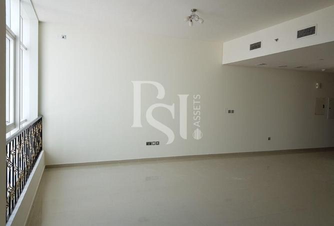 82381100 - Property Image 2