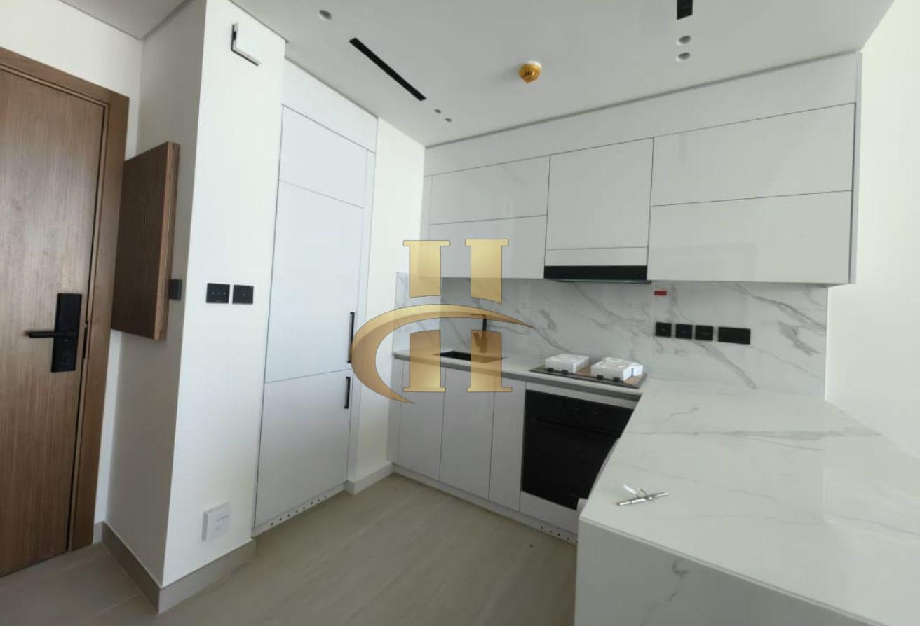Hot Offer | Ready To Move | High Floor photo 6