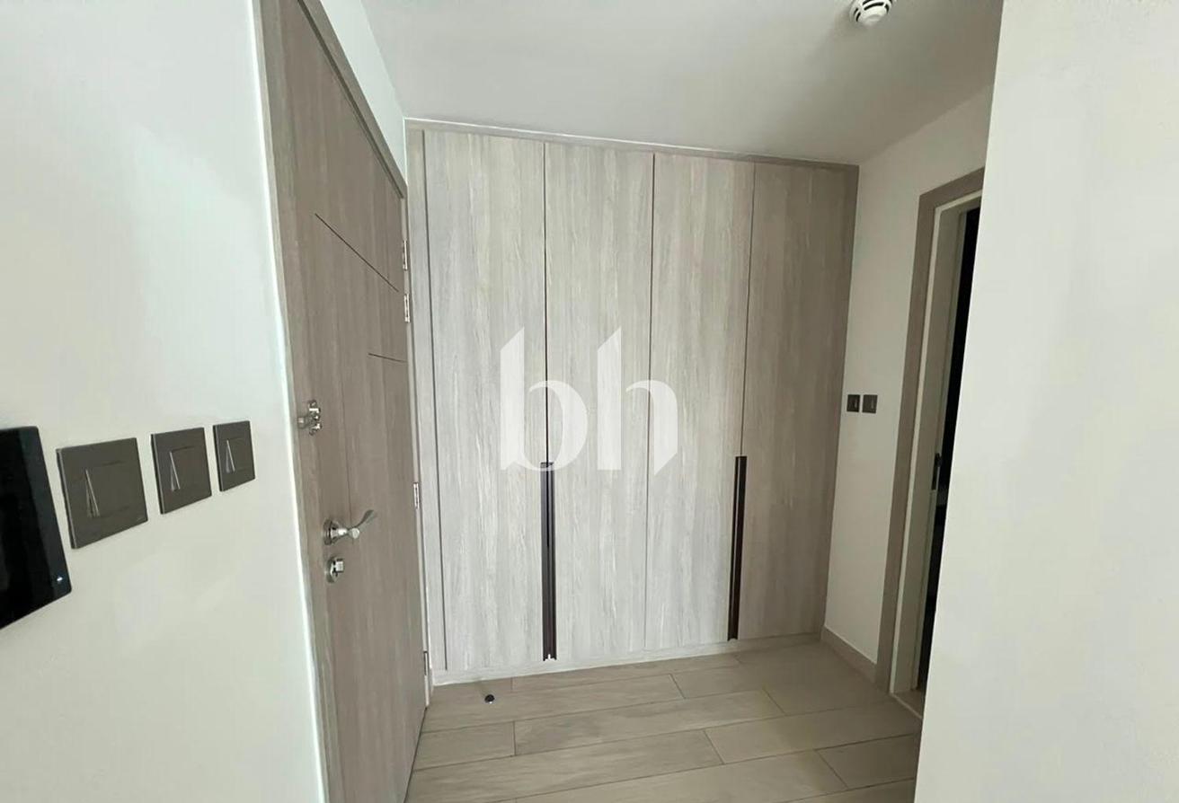 Studio | Mid Floor | Furnished photo 4