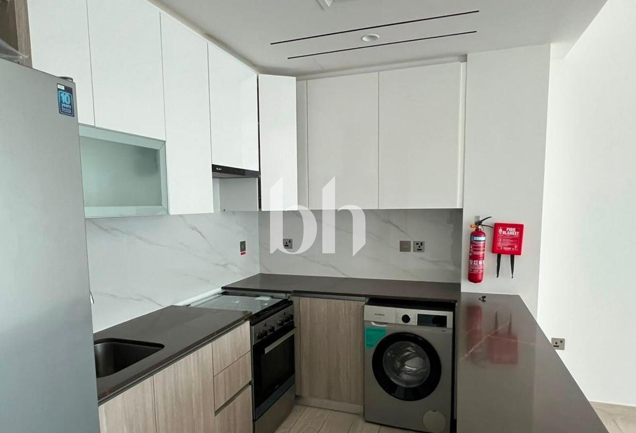 Studio | Mid Floor | Furnished photo 6