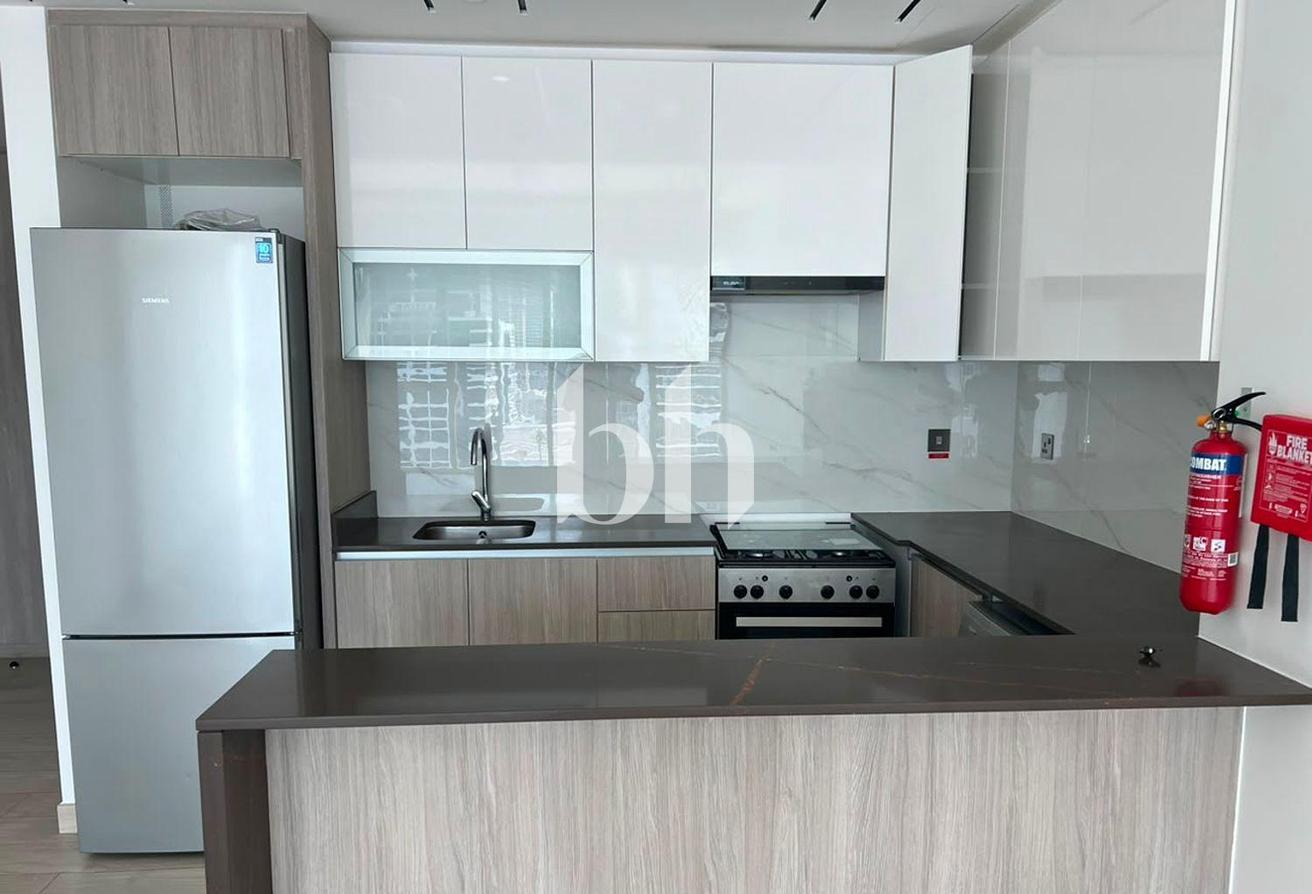 Studio | Mid Floor | Furnished photo 5