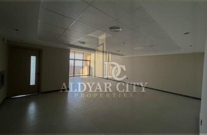 شقة - 2 غرف نوم - 3 حمامات للايجار في أورينت تاور 1 - أورينت تاور - البستان - عجمان