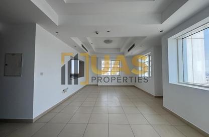 Apartment - 2 - 3 for rent in Bin Hendi Tower - Al Mankhool - Bur Dubai - Dubai