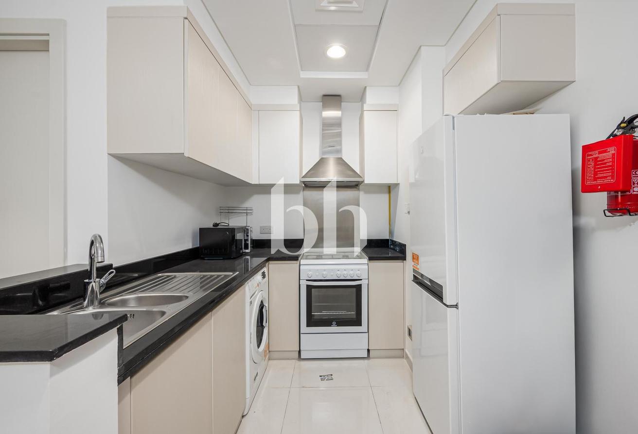 Furnished | High Floor | Golf Course View photo 7