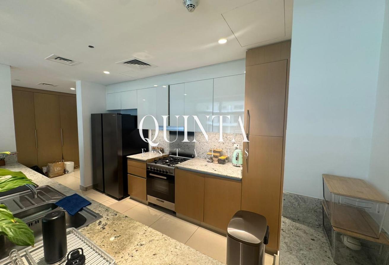 Spacious | Prime Location | Vacant photo 8