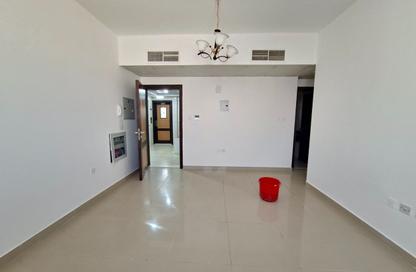 Apartment - 1 - 1 for rent in Fire Station Road - Muwaileh - Sharjah