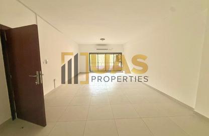 Apartment - 3 Bedrooms - 3 Bathrooms for rent in Zabeel Building - Al Karama - Dubai