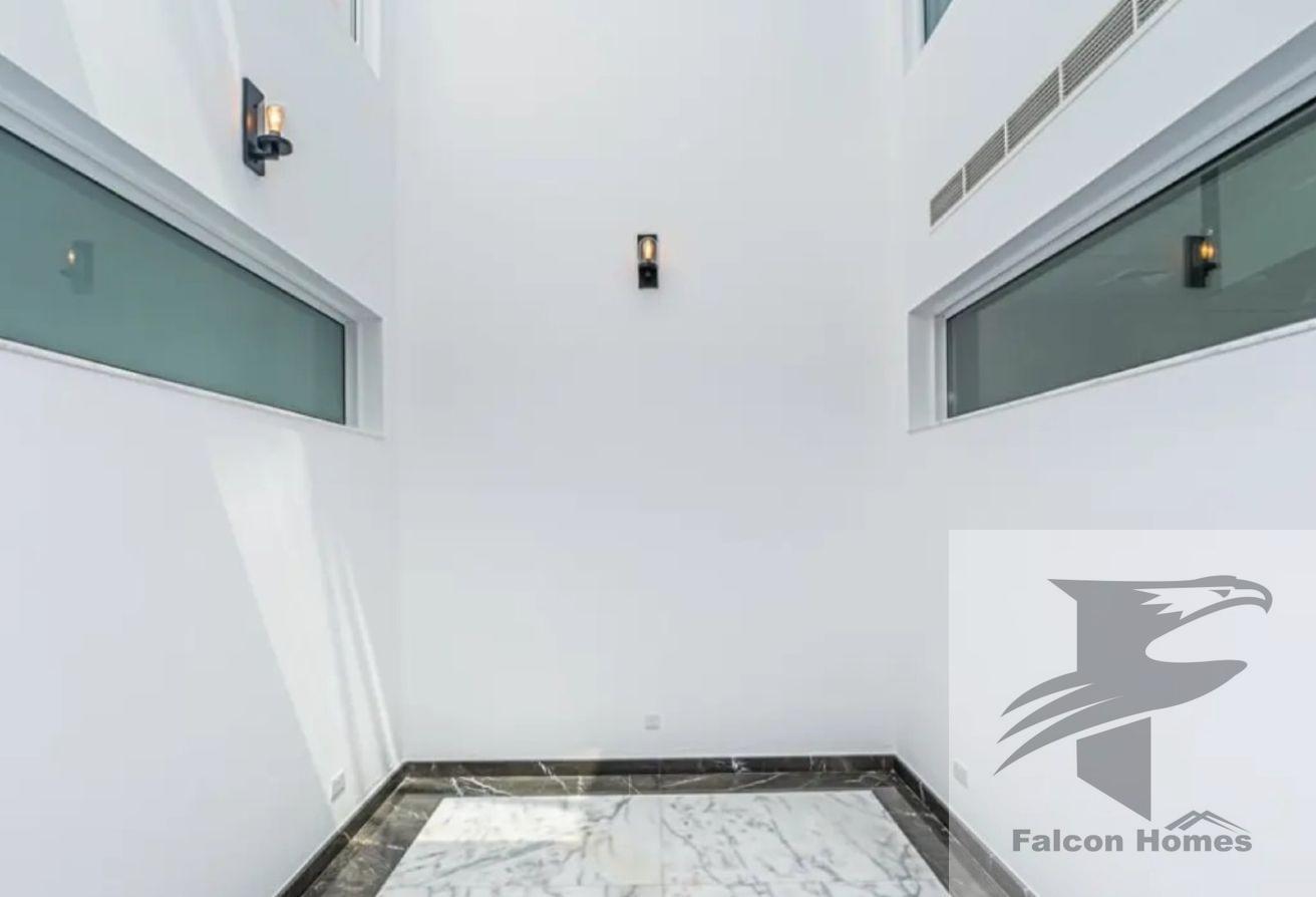 Modern Finish | 5BR Villa | Pool Lift | Sea View photo 14