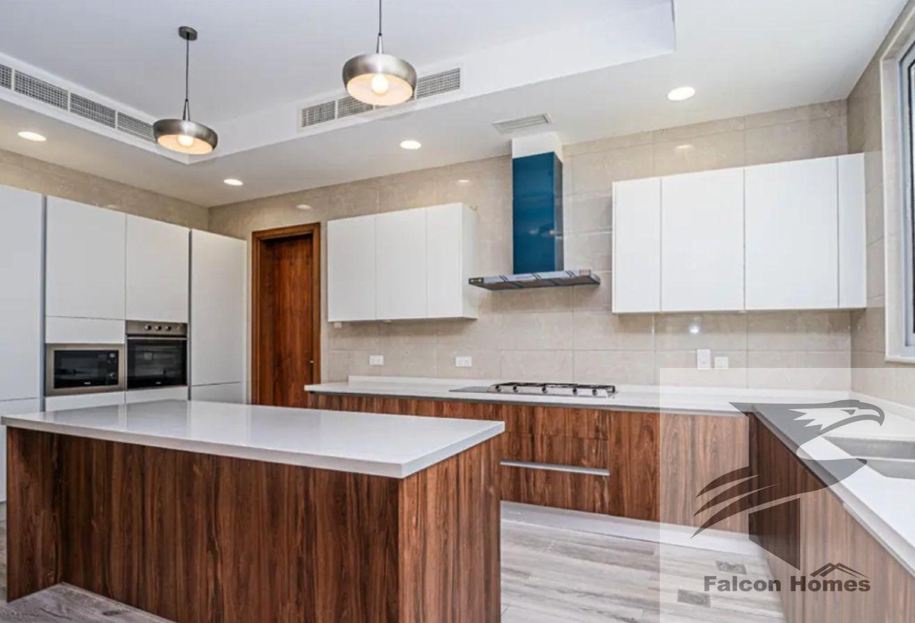 Modern Finish | 5BR Villa | Pool Lift | Sea View photo 12