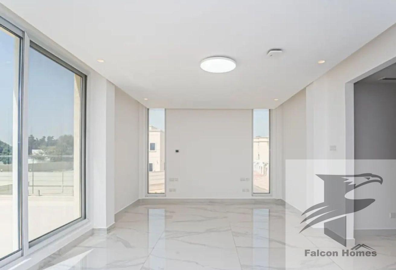 Modern Finish | 5BR Villa | Pool Lift | Sea View photo 16