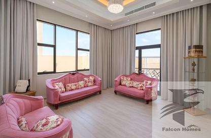 Villa - 5 Bedrooms - 6 Bathrooms for rent in Al Aweer 1 - Al Aweer - Dubai