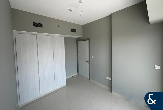 1 bed | Unfurnished | Canal view | Metro photo 3