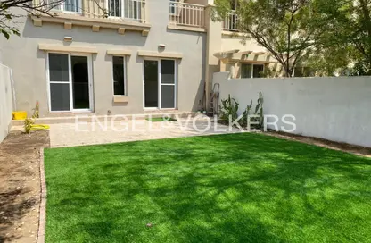 فيلا - 2 غرف نوم - 3 حمامات للايجار في الينابيع 15 - الينابيع - دبي