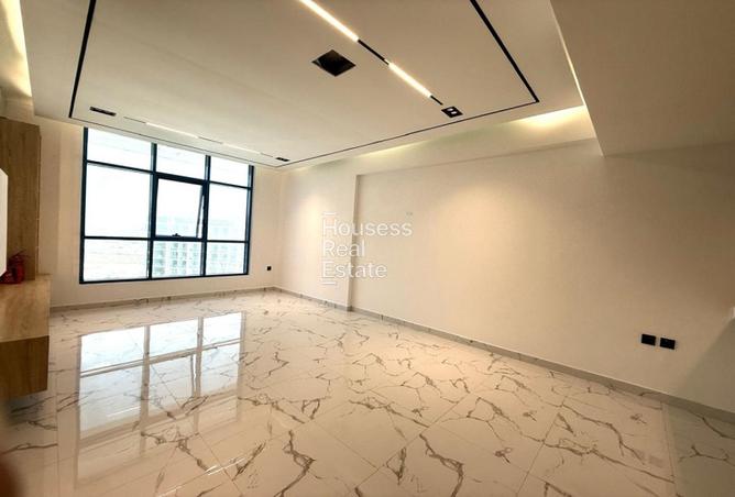 Newly Renovated/ Spacious 1 bedroom apartment. photo 3