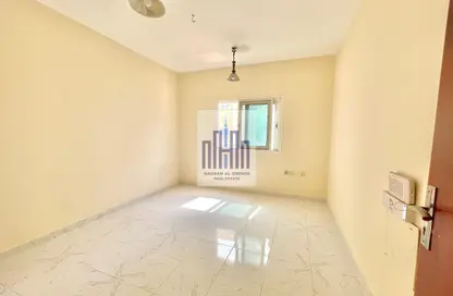 شقة - غرفة نوم - 1 حمام للايجار في طريق فاير ستاشن - مويلح - الشارقة شقة - غرفة نوم - 1 حمام للايجار في طريق فاير ستاشن - مويلح - الشارقة