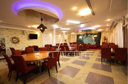 Shop - Studio - 2 Bathrooms for rent in Baniyas Square - Deira - Dubai