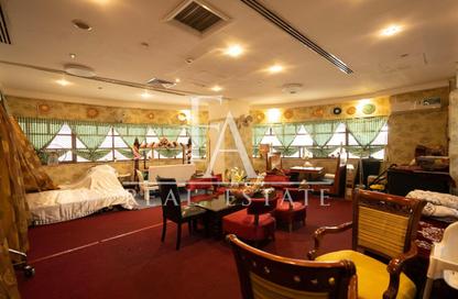 Shop - Studio - 2 Bathrooms for rent in Baniyas Square - Deira - Dubai