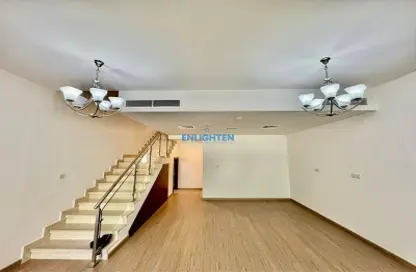 تاون هاوس - 3 غرف نوم - 3 حمامات للايجار في يلو تاون هاوسز - الضاحية 12 - قرية جميرا الدائرية - دبي