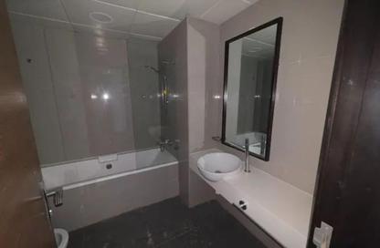 Apartment - 3 Bedrooms - 5 Bathrooms for sale in Al Majaz 3 - Al Majaz - Sharjah