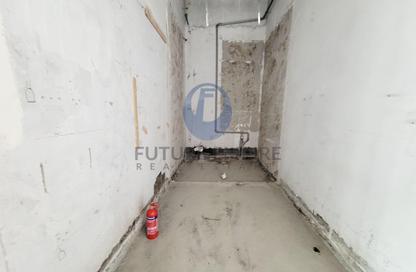 Shop - Studio - 1 for rent in Al Fattan Park View Tower - Al Karama - Bur Dubai - Dubai