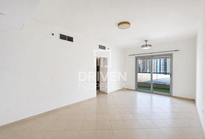 Ready to Move in | Spacious | Multiple Cheques photo 2