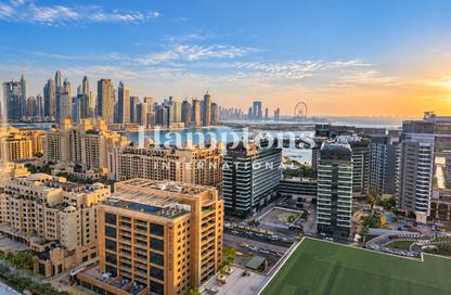 Apartment - 1 - 2 for rent in The Palm Tower - Palm Jumeirah - Dubai