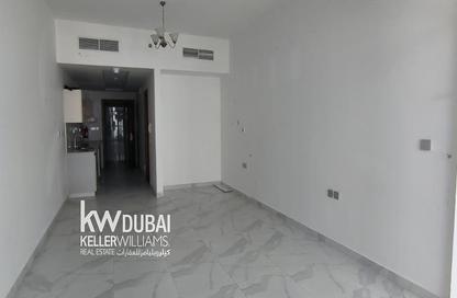 Apartment - Studio - 1 Bathroom for rent in Millennium Binghatti Residences - Business Bay - Dubai