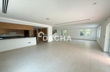 Villa - 4 Bedrooms - 5 Bathrooms for rent in District 4 - Jumeirah Park - Dubai