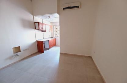 Apartment - Studio - 1 for rent in Fire Station Road - Muwaileh - Sharjah