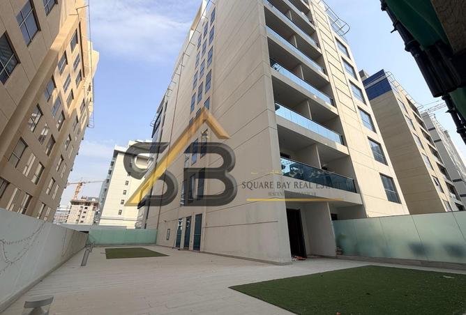 1 BR Apartment in Al Satwa with Shared Pool
