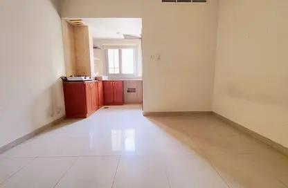 Apartment - 1 Bathroom for rent in Fire Station Road - Muwaileh - Sharjah