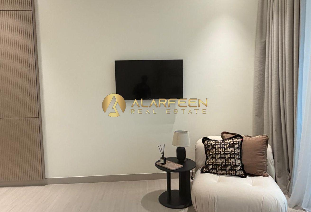 Furnished Studio |Binghatti Apex |City & Pool View photo 4